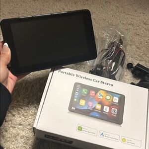 Wireless CarPlay Screen with Mount